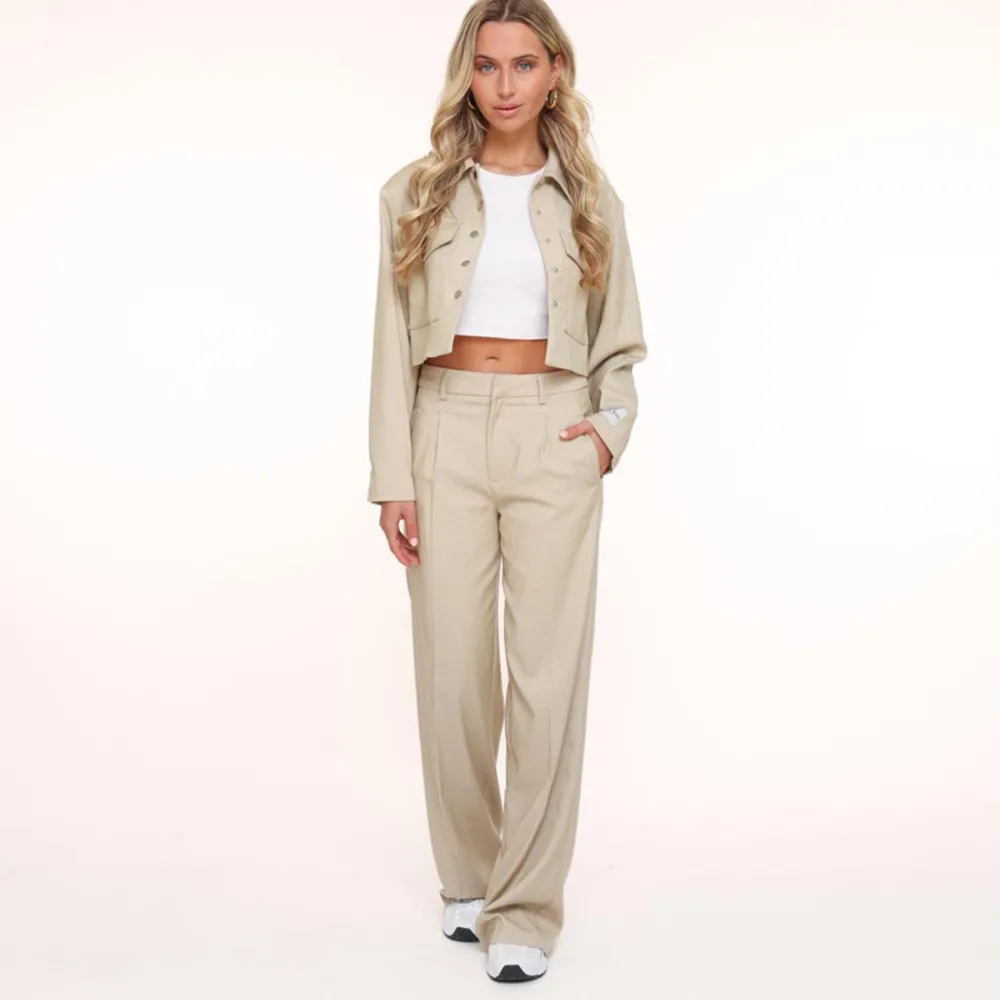 Olivia & Kate Jassen-Beige Studio Cropped-Jasje