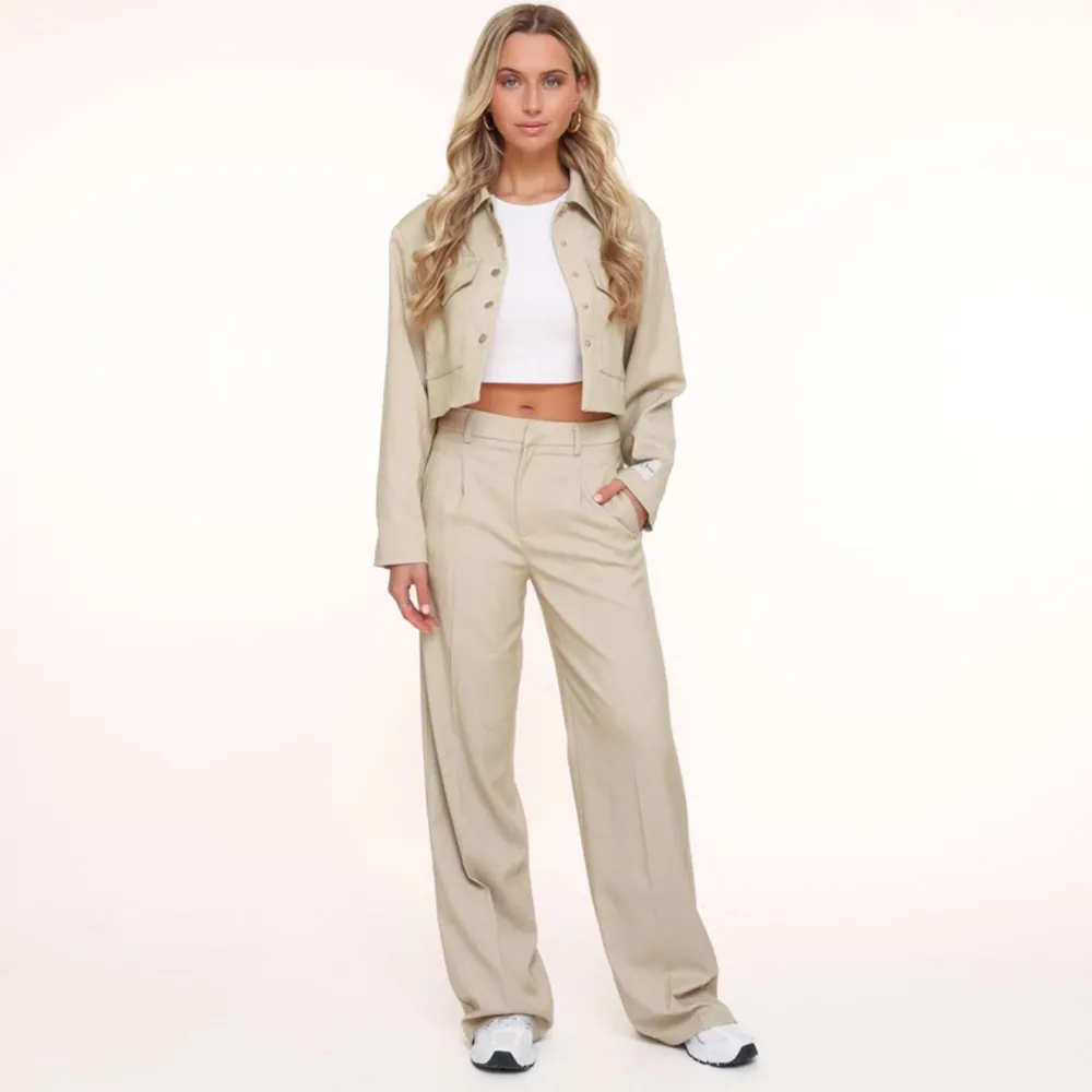 Olivia & Kate Jassen-Beige Studio Cropped-Jasje